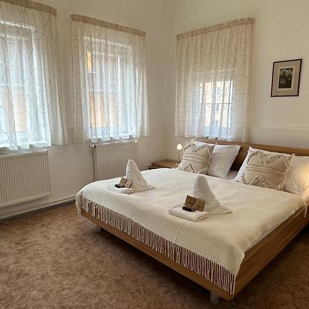 Apartment Bohemia การ์โลวีวารี ภายนอก รูปภาพ
