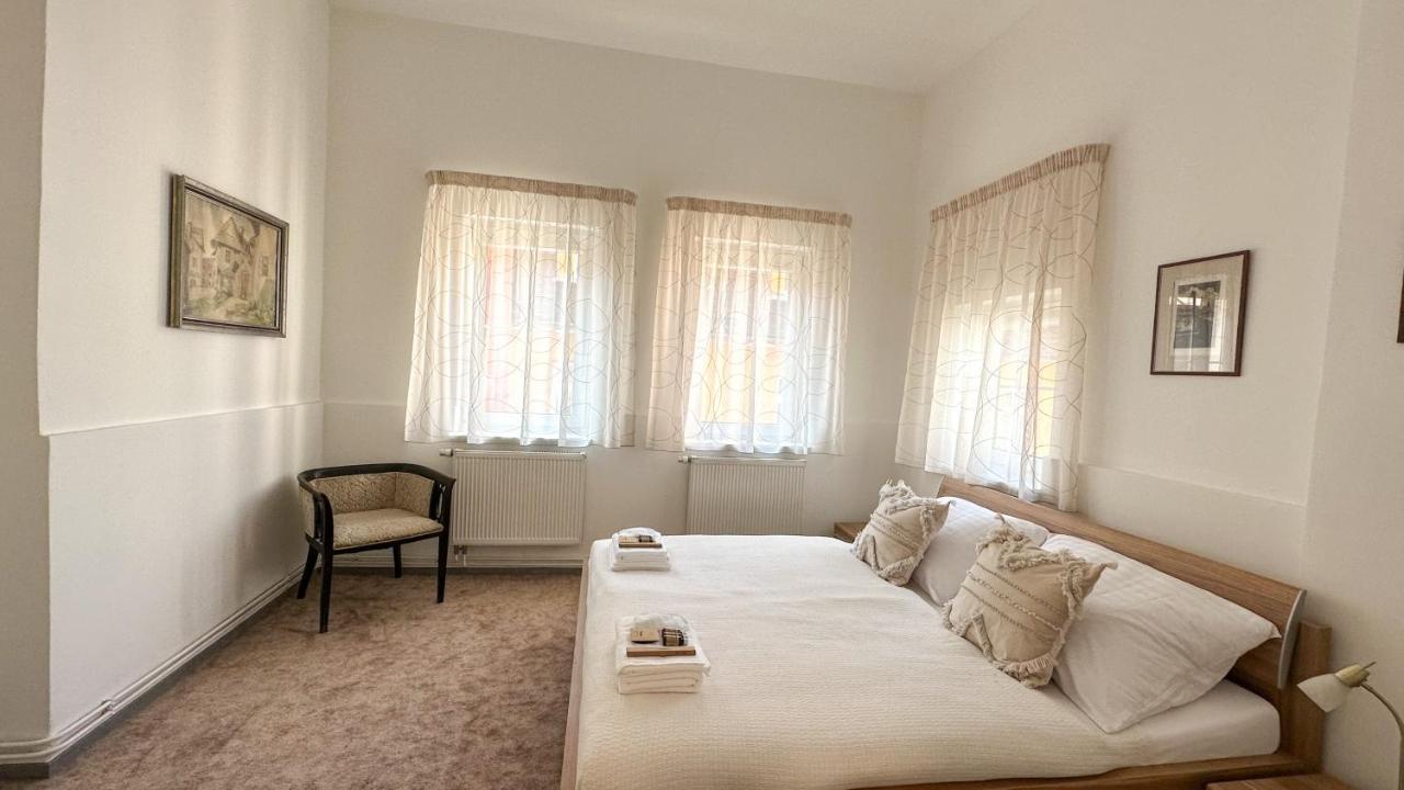 Apartment Bohemia การ์โลวีวารี ภายนอก รูปภาพ